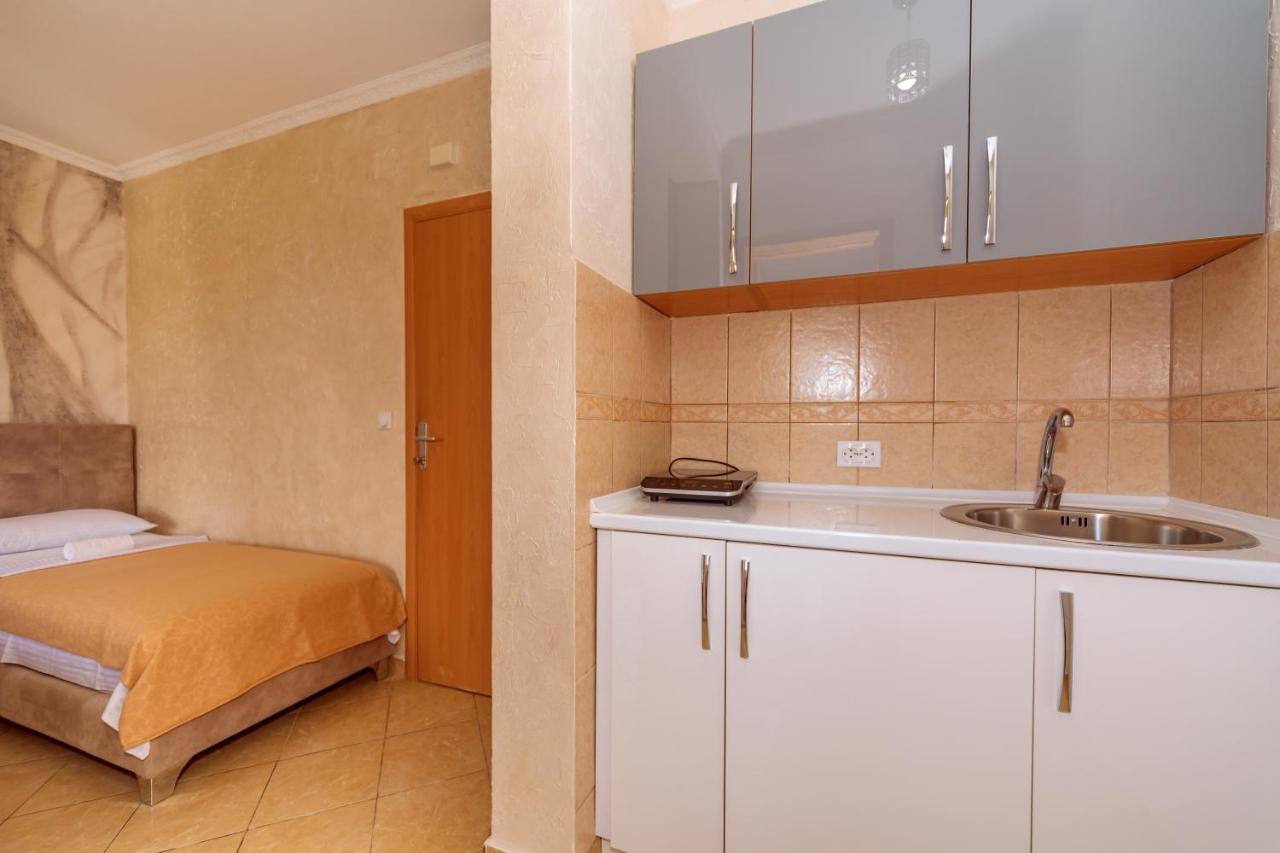 Ani Apartmani Dobra Voda Exteriör bild